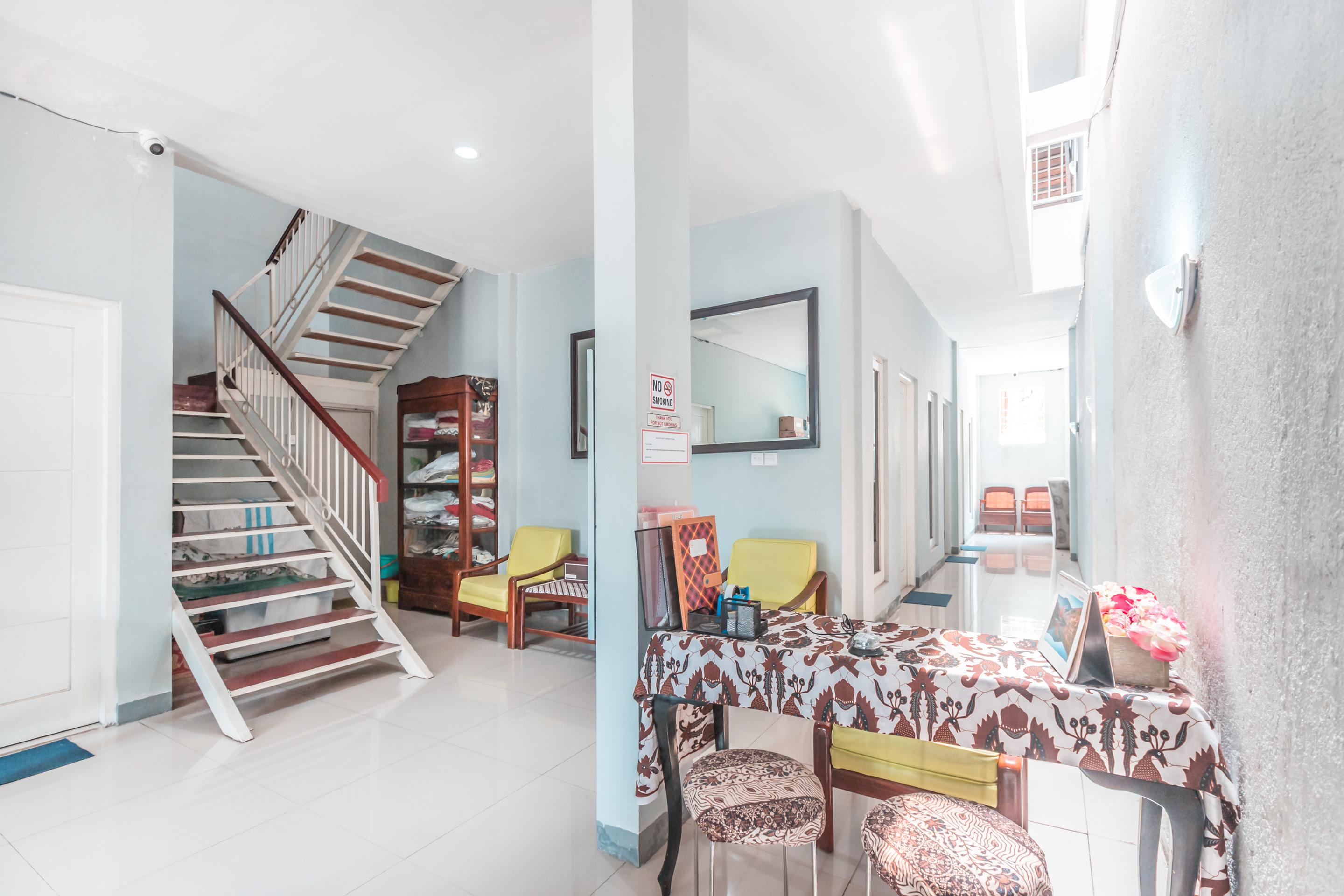 Oyo 1555 Unik Guesthouse Syariah Jakarta Buitenkant foto
