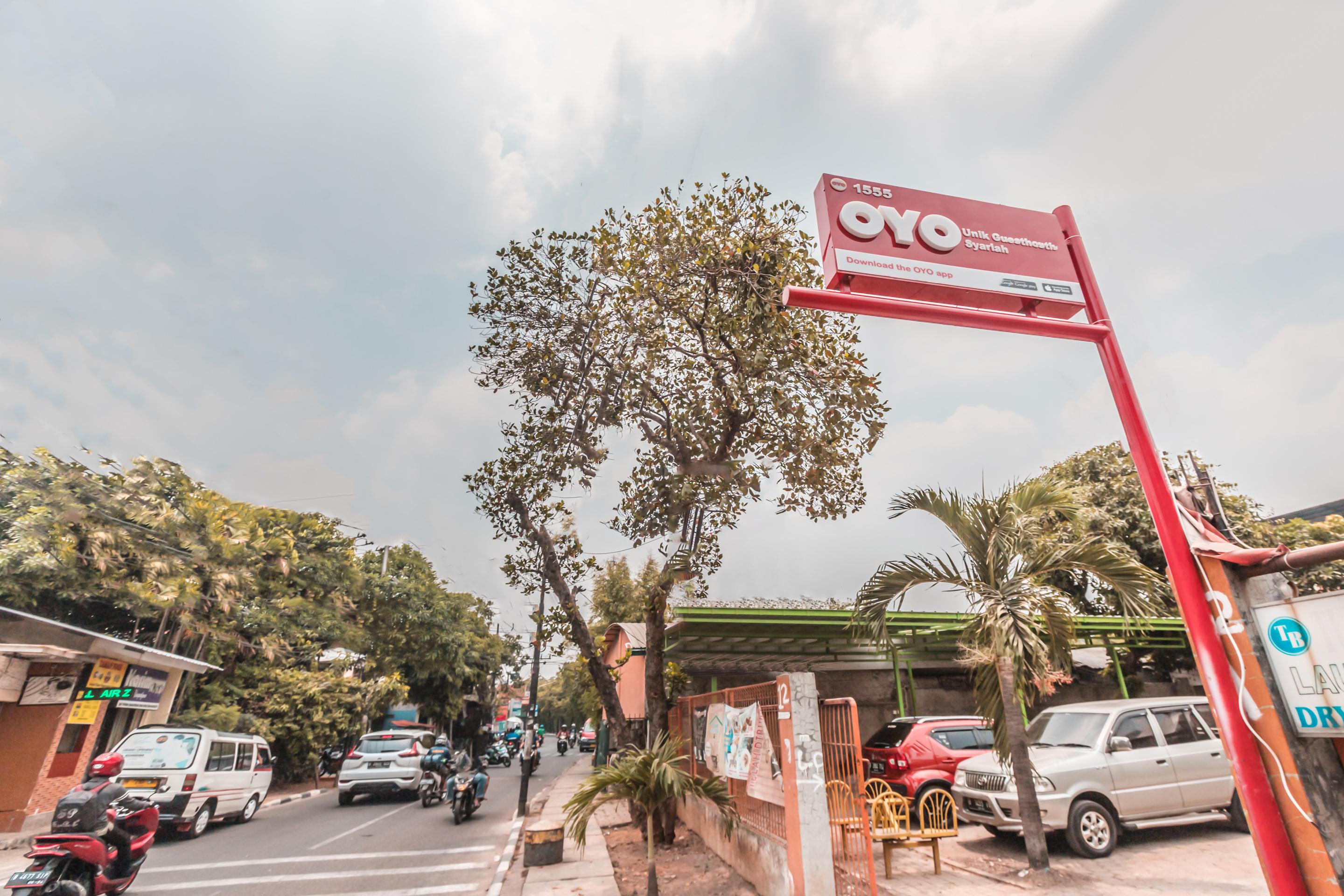 Oyo 1555 Unik Guesthouse Syariah Jakarta Buitenkant foto