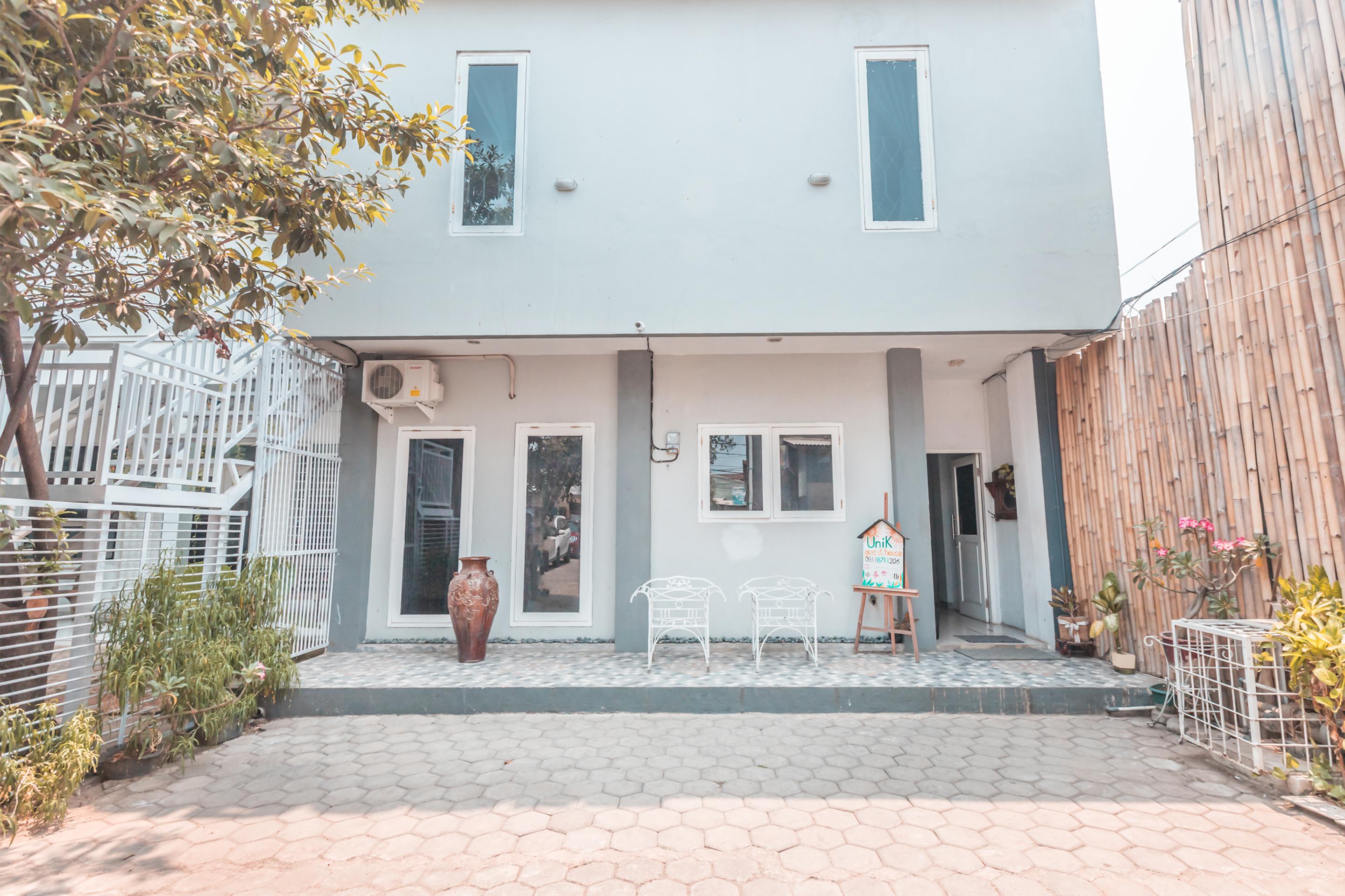 Oyo 1555 Unik Guesthouse Syariah Jakarta Buitenkant foto