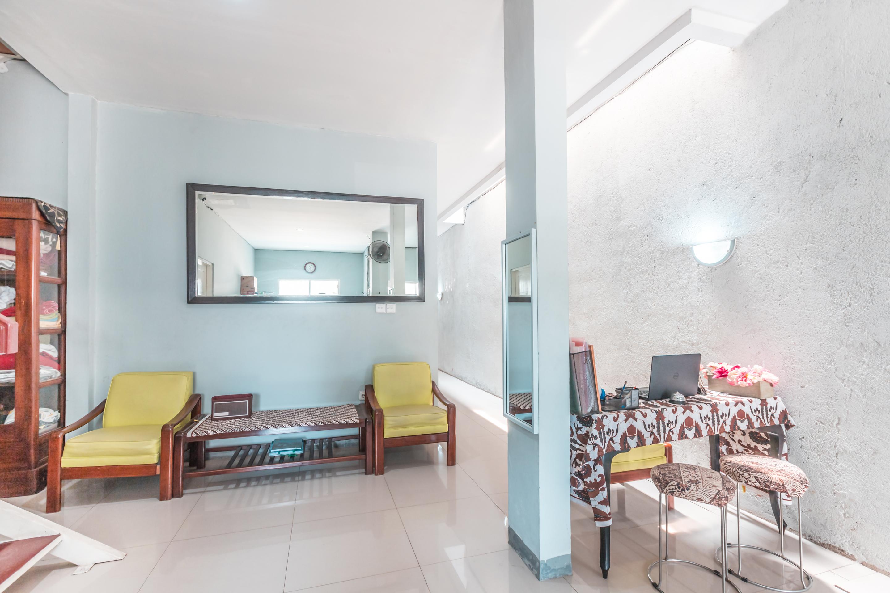 Oyo 1555 Unik Guesthouse Syariah Jakarta Buitenkant foto