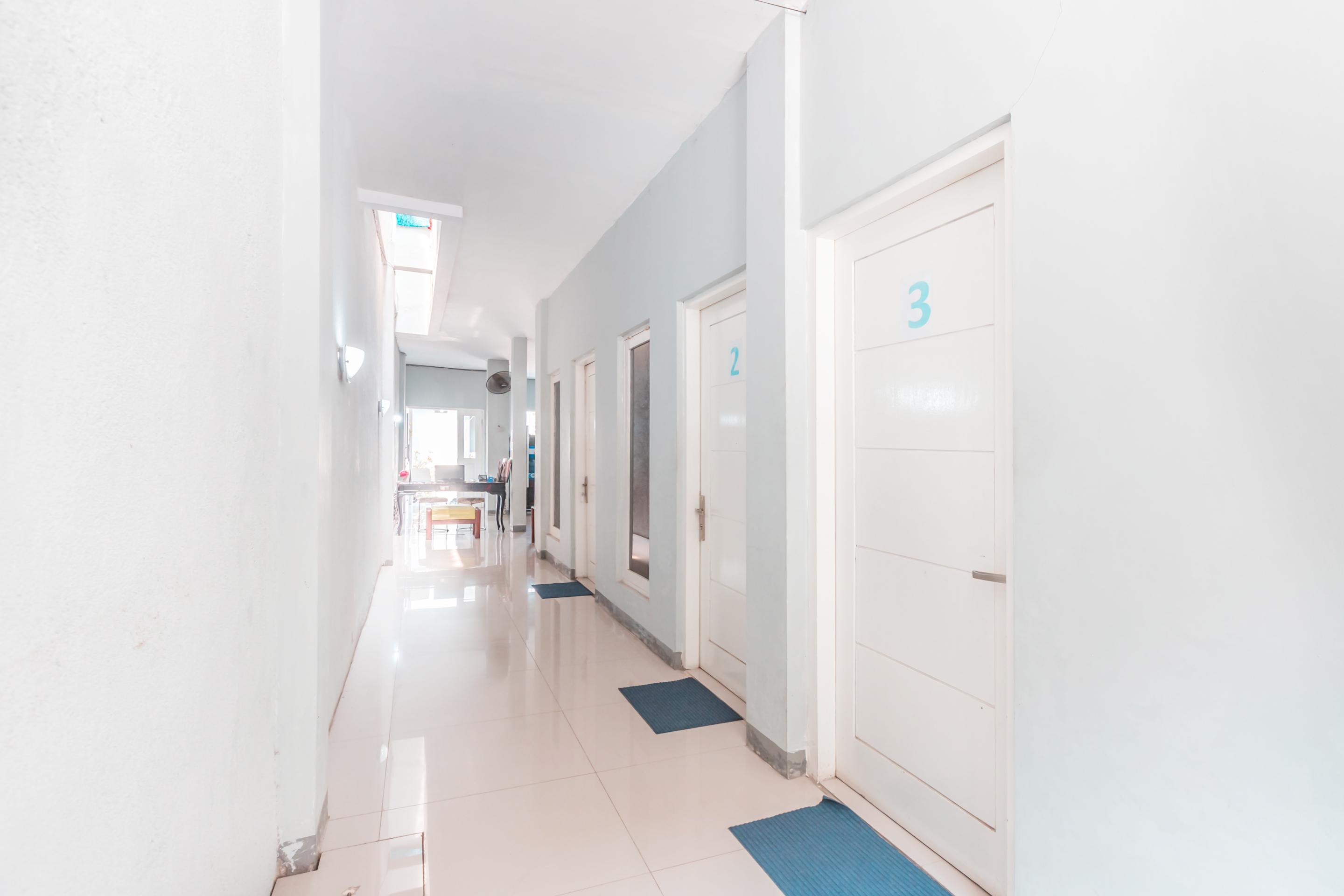 Oyo 1555 Unik Guesthouse Syariah Jakarta Buitenkant foto