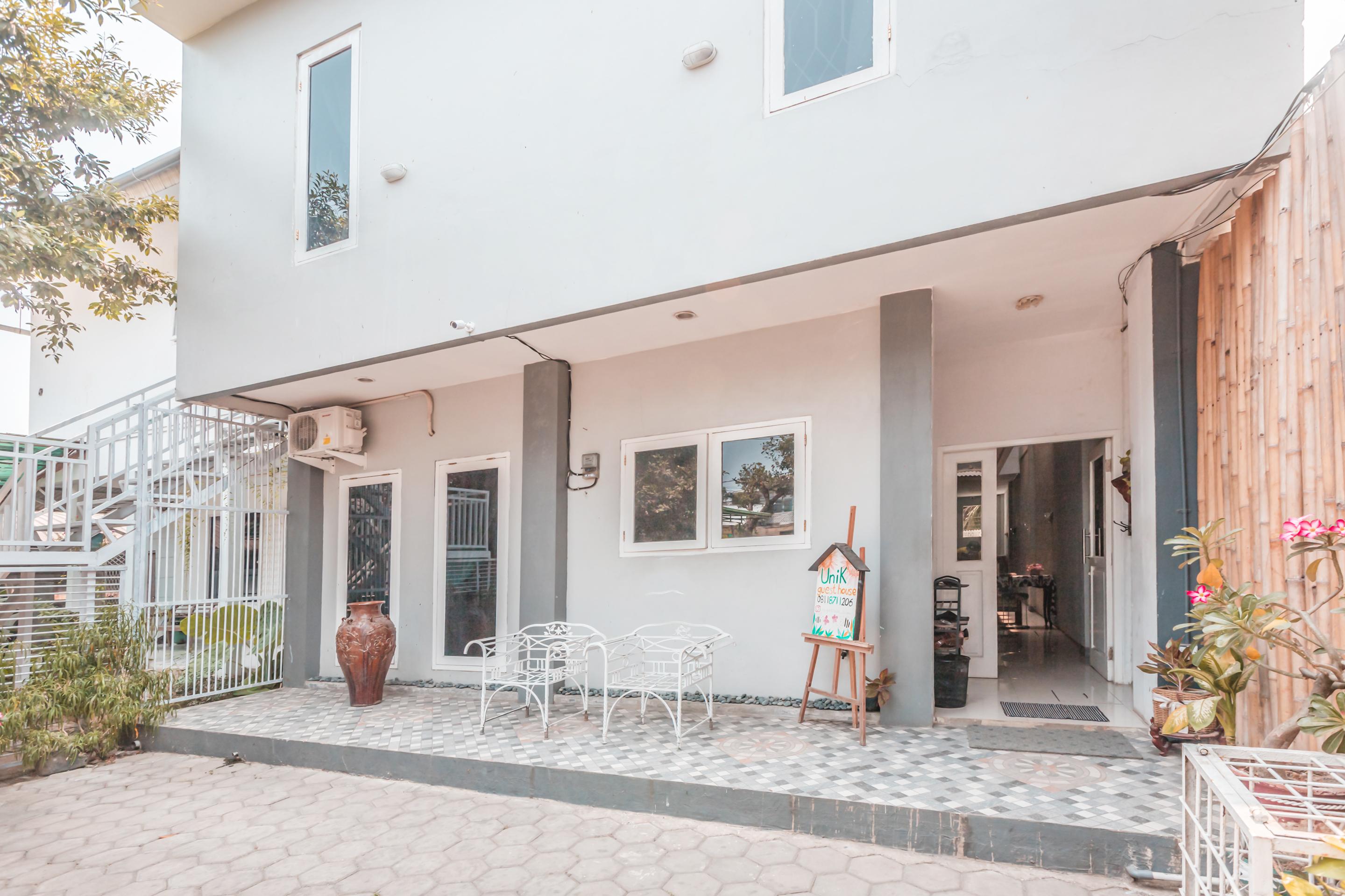 Oyo 1555 Unik Guesthouse Syariah Jakarta Buitenkant foto
