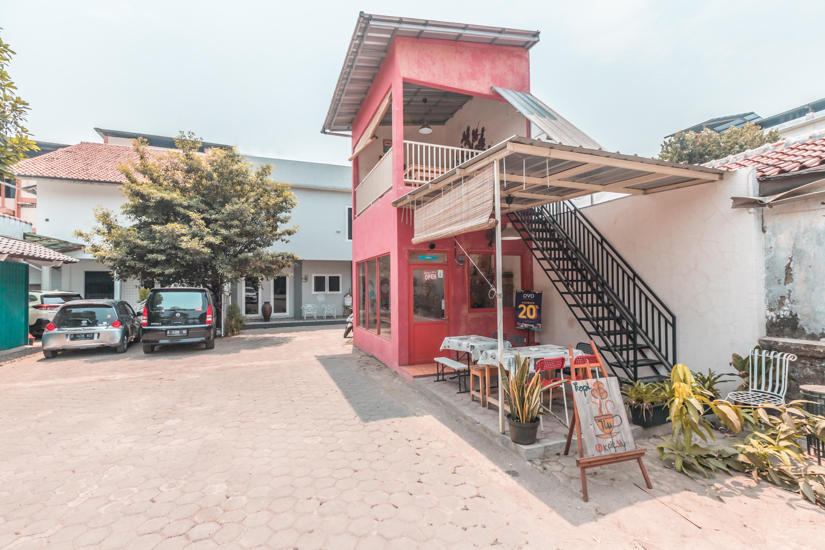 Oyo 1555 Unik Guesthouse Syariah Jakarta Buitenkant foto